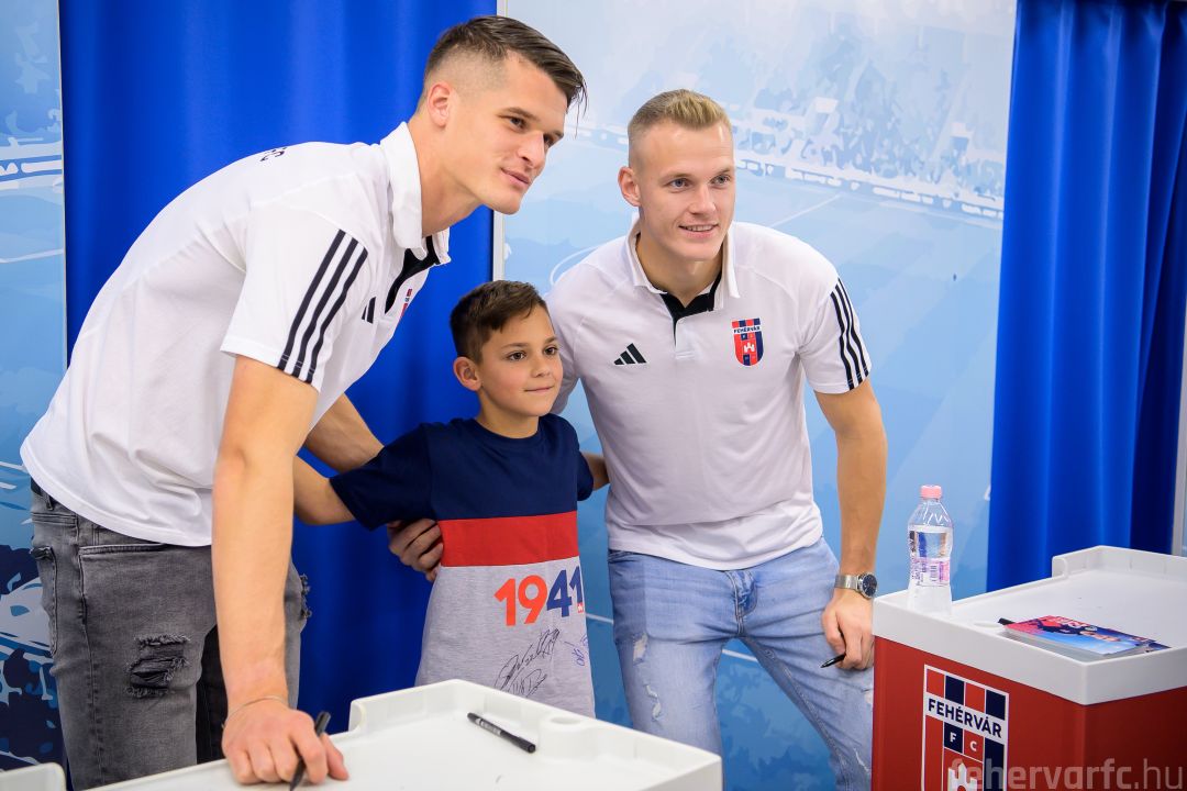 Tóth Balázs és Szabó Levente a VidiShopban
